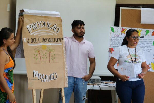 Read more about the article Jovens participam de oficinas de formação de lideranças